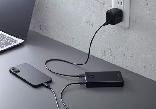 パススルー充電に対応