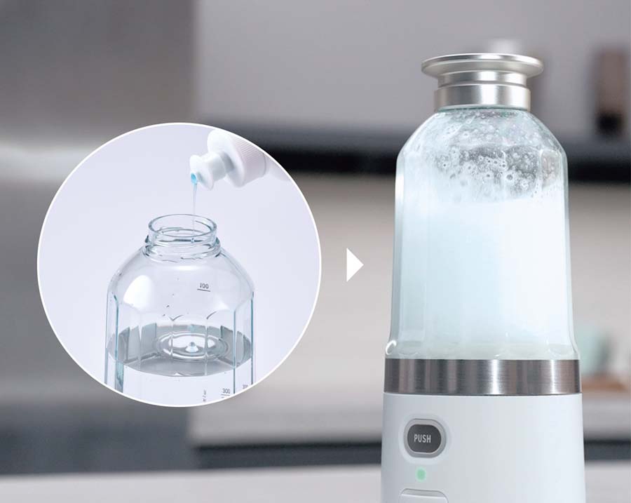 水と洗剤を入れて自動クリーニング