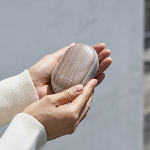 Life on Products 両手で使えるシェアカイロ(モバイルバッテリー機能付) -Premium WOOD- グレージュウッド LCAEA007-GW-イメージ4